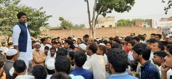 शामली : कैराना में जेल भरो आंदोलन के लिए क्षेत्र में घुमकर समर्थन जुटाते सपा विधायक नाहिद हसन। शामली : कैराना में जेल भरो आंदोलन के लिए क्षेत्र में घुमकर समर्थन जुटाते सपा विधायक नाहिद हसन।