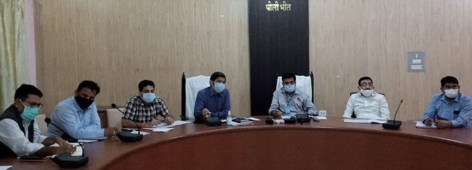 गांधी सभागार में अधिकारियों संग धान खरीद की समीक्षा करते फूड कमिश्नर। गांधी सभागार में अधिकारियों संग धान खरीद की समीक्षा करते फूड कमिश्नर।