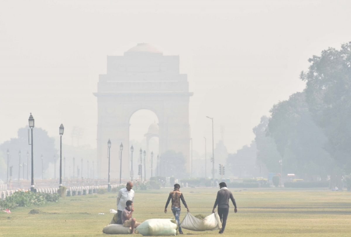 दिल्ली में बढ़ी सर्दी
