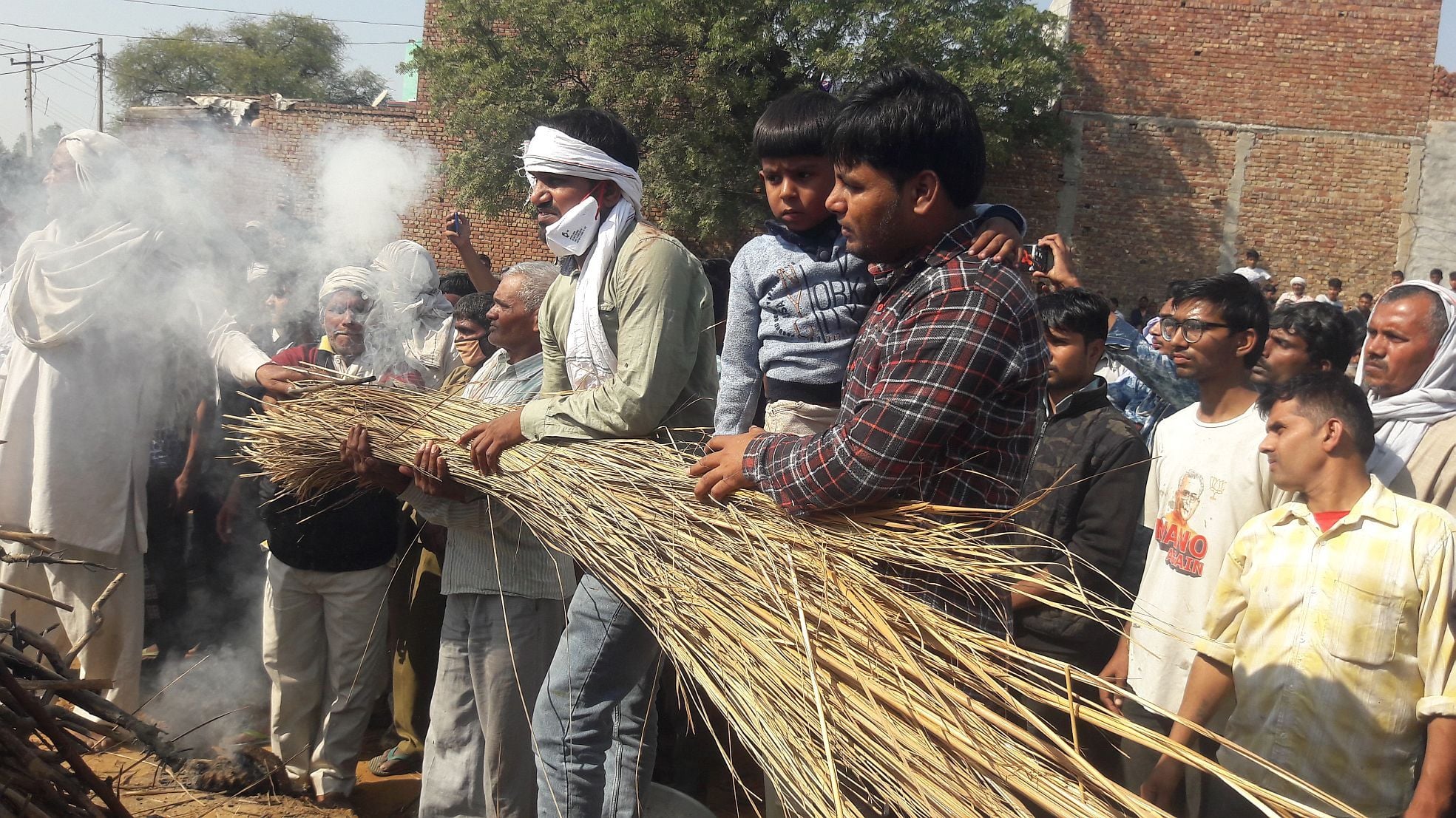 Kuldeep's body brought to the village with a young tricolor trip, five-year-old son Aditya gave an ITBP jawan Kuldeep's body brought to the village with a young tricolor trip, five-year-old son Aditya gave an ITBP jawan