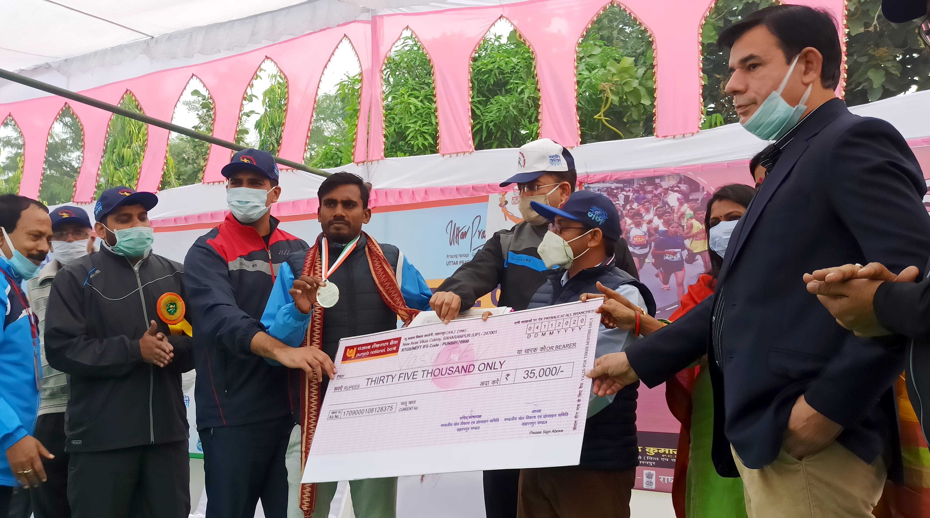 बिजनौर में गंगा बैराज के शीशमहल में गंगा उत्सव कार्यक्रम में हॉफ मैराथन दौड के द्वितीय विजेता वा? बिजनौर में गंगा बैराज के शीशमहल में गंगा उत्सव कार्यक्रम में हॉफ मैराथन दौड के द्वितीय विजेता वा?