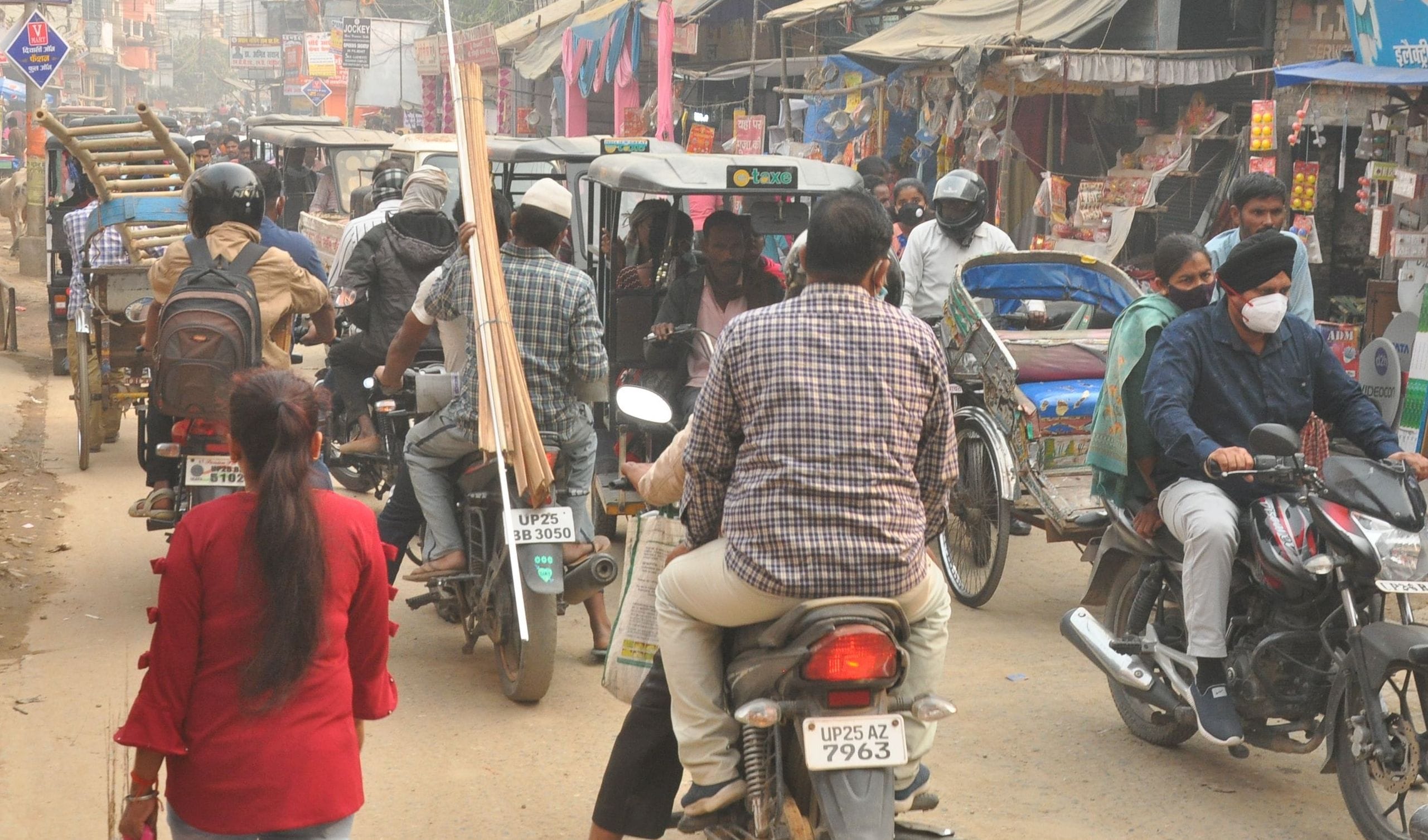 स्टेशन रोड पर लगा जाम स्टेशन रोड पर लगा जाम