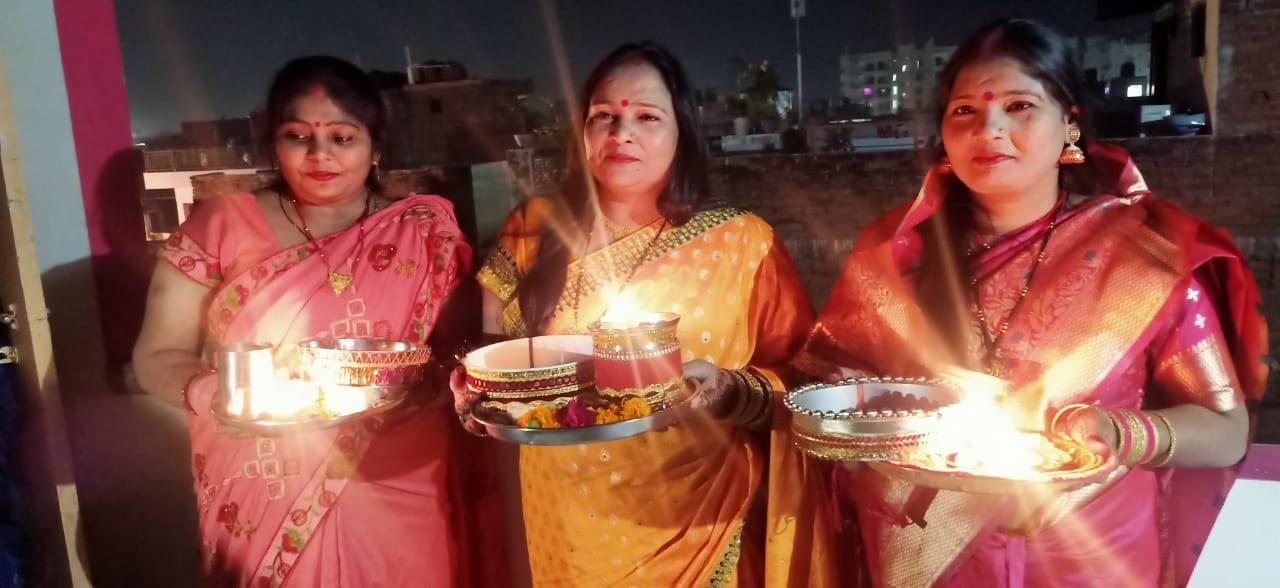 Suhagins kept Karva Chauth fast for unbroken happiness Suhagins kept Karva Chauth fast for unbroken happiness
