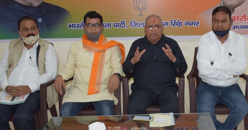 रुद्रपुर में प्रेस वार्ता करते भाजपा प्रदेश अध्यक्ष बंशीधर भगत। रुद्रपुर में प्रेस वार्ता करते भाजपा प्रदेश अध्यक्ष बंशीधर भगत।