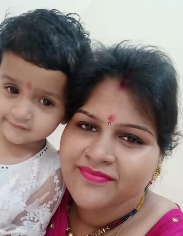शामली गांधी गंज मंडी में गुंजन अपनी बेटी अनवि के साथ शामली गांधी गंज मंडी में गुंजन अपनी बेटी अनवि के साथ
