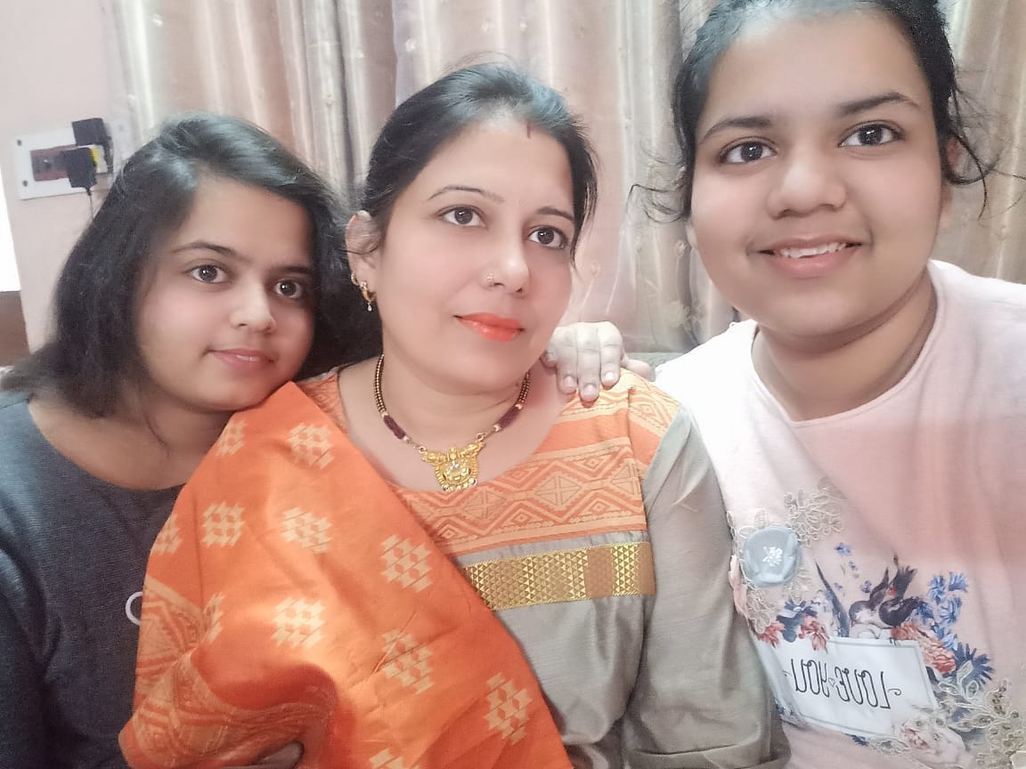 शामली नया बजार निवासी मंजू मित्तल अपनी बेटी अवलि व प्रांजल के साथ शामली नया बजार निवासी मंजू मित्तल अपनी बेटी अवलि व प्रांजल के साथ