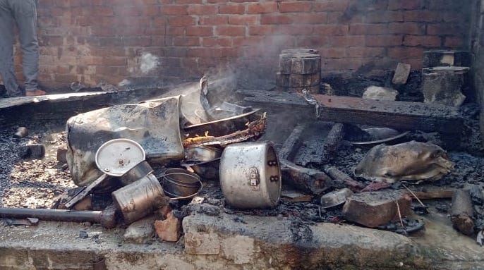 जलालाबाद के मोहल्ला कोटला में घरेलू गैस सिलेण्डर फटने से घर में जला पडा समान जलालाबाद के मोहल्ला कोटला में घरेलू गैस सिलेण्डर फटने से घर में जला पडा समान