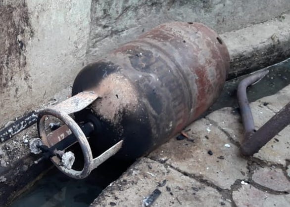 जलालाबाद के मोहल्ला कोटला में जला पडा गैस सिलेण्डर जलालाबाद के मोहल्ला कोटला में जला पडा गैस सिलेण्डर