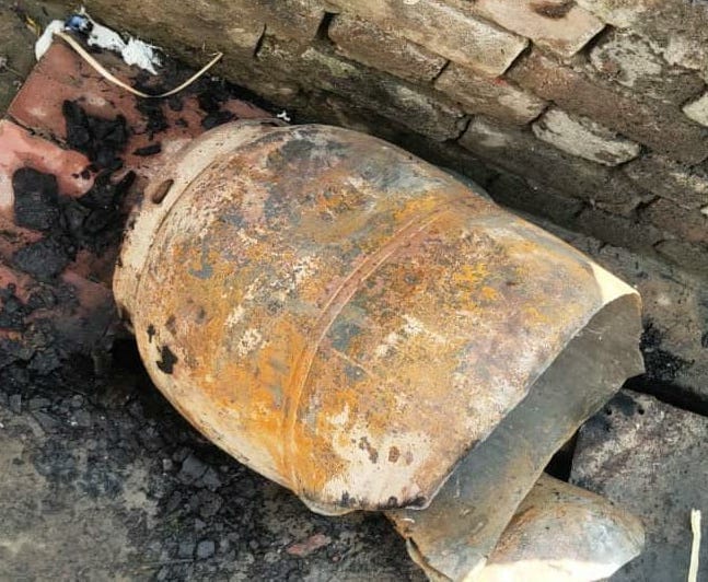 जलालाबाद के मोहल्ला कोटला में जला पडा गैस सिलेण्डर जलालाबाद के मोहल्ला कोटला में जला पडा गैस सिलेण्डर