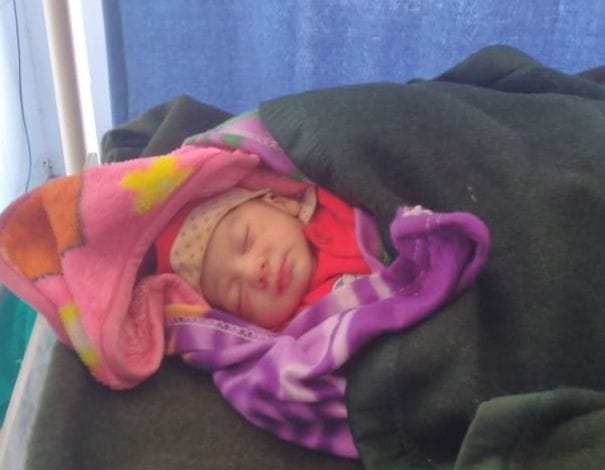 खटीमा के नागरिक चिकित्साल में भर्ती चटिया फार्म में मिला अज्ञात नवजात बालक।