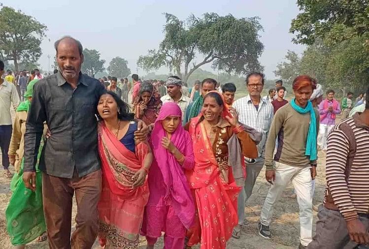 यूपी: दिवाली की शाम लापता बच्ची की बेरहमी से हत्या, निर्वस्त्र मिला शव, पेट फाड़ निकाला दिल और फेफड़े बेटी का शव मिलने की खुशी में रोते बिलखते परिजन