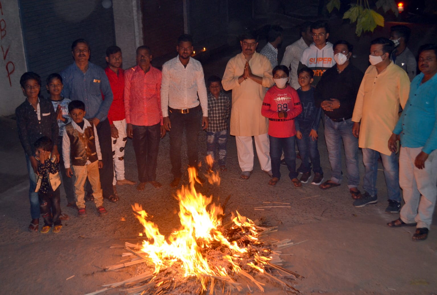 अलाय बलाय तापते नगरवासी। संवाद अलाय बलाय तापते नगरवासी। संवाद