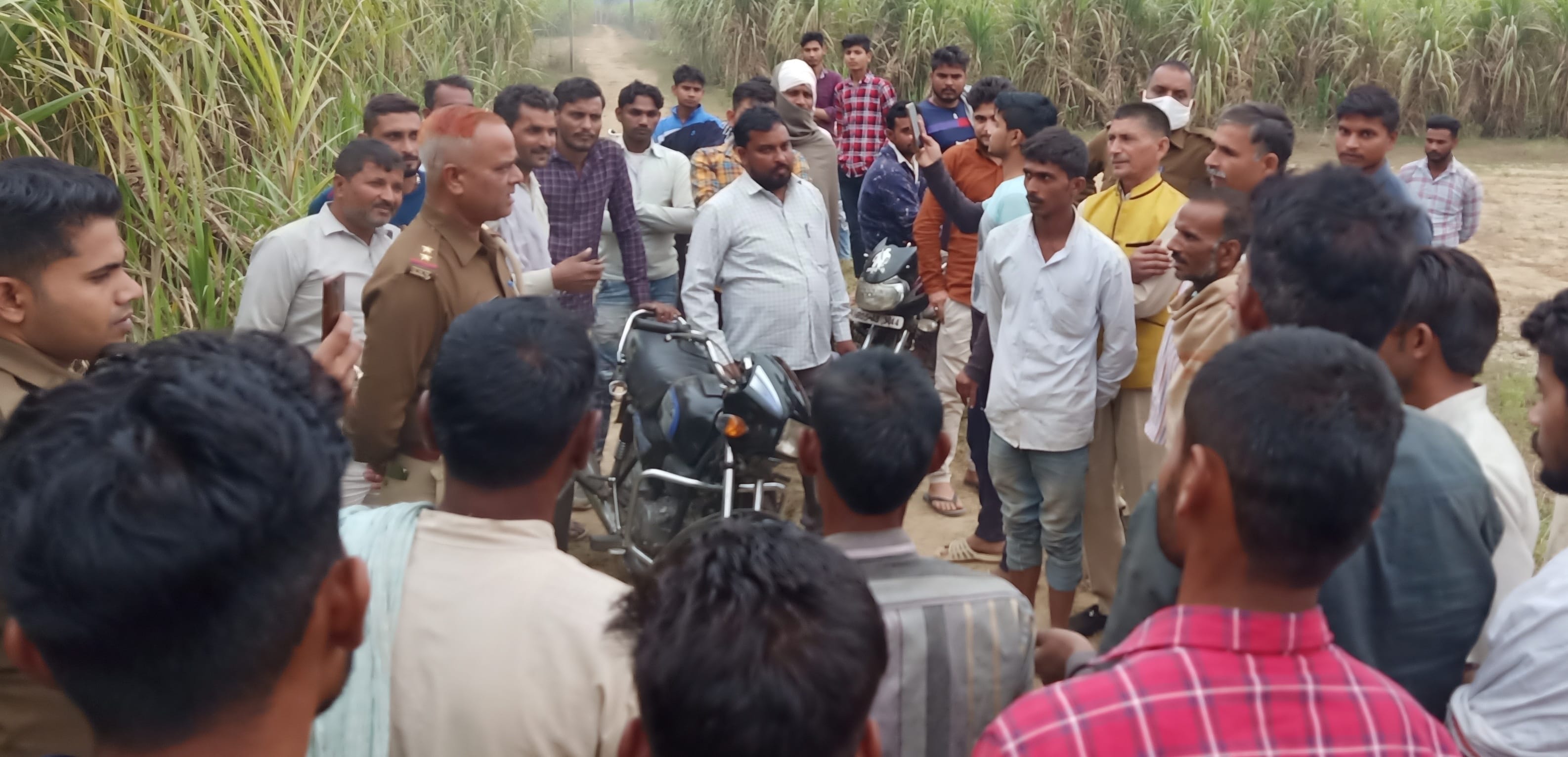 शामली : चौसाना के गांव खेड़ी खुशनाम में मिट्टी खोदाई में निकले सोने और चांदी के सिक्के निकलने के ब? शामली : चौसाना के गांव खेड़ी खुशनाम में मिट्टी खोदाई में निकले सोने और चांदी के सिक्के निकलने के ब?