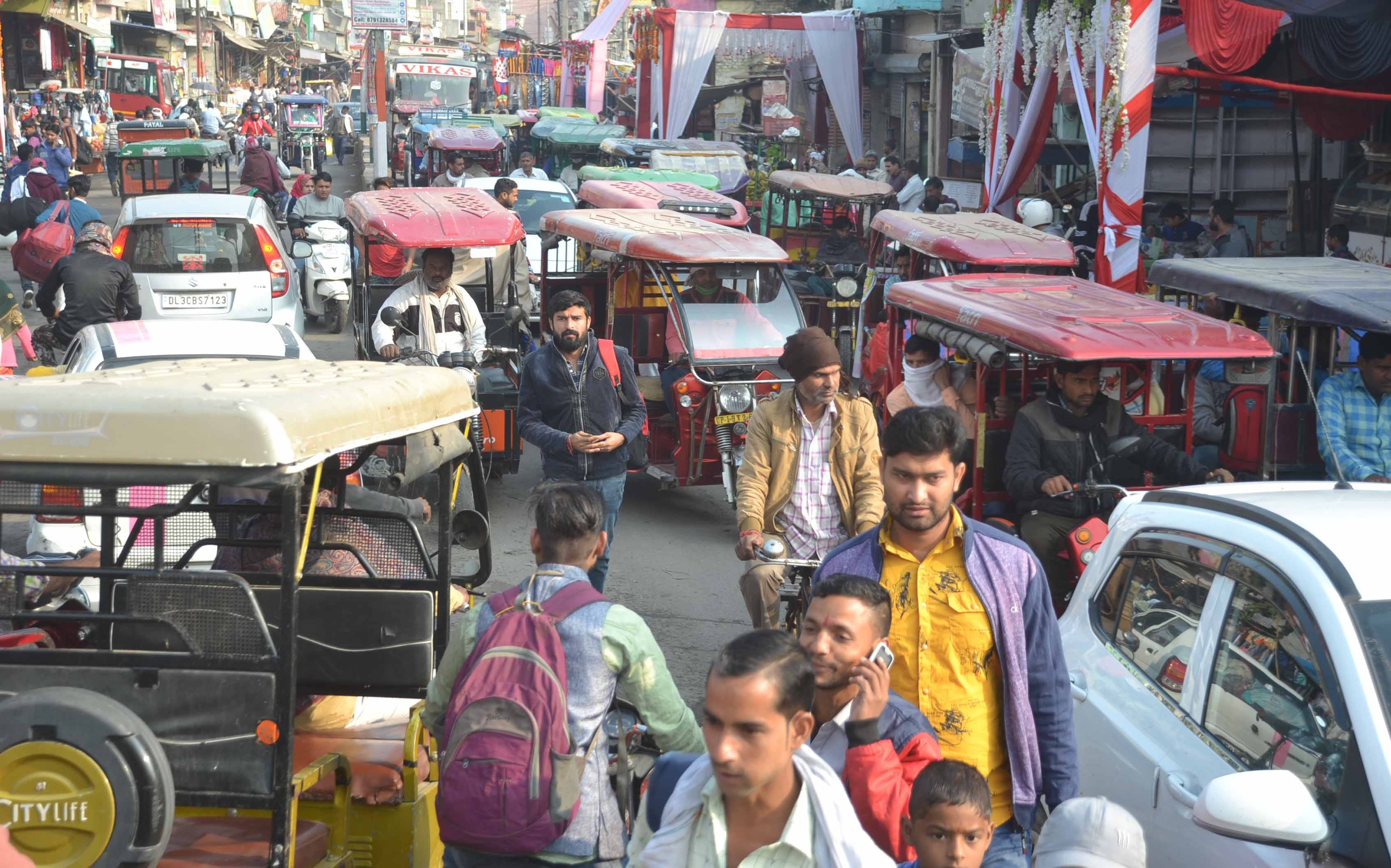 शामली-धीमानपुरा मार्ग पर वाहनों से लगा जाम।
