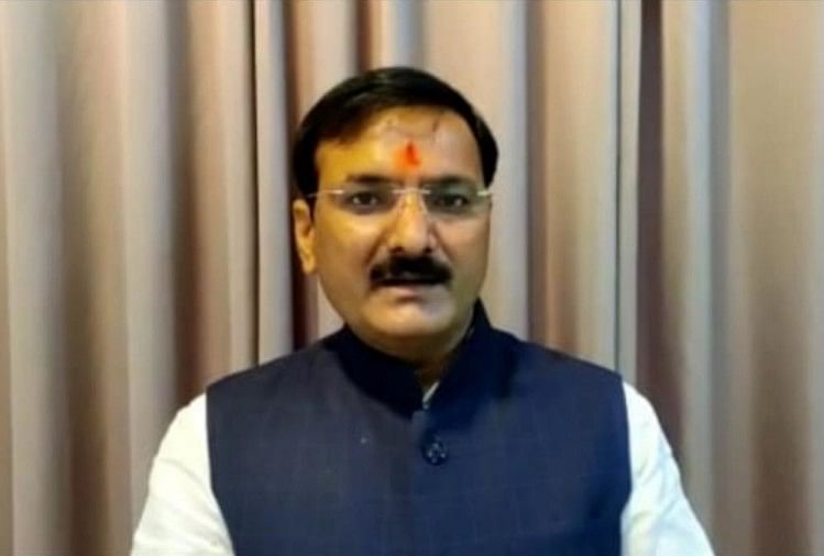 Serangan Menteri Satish Dwivedi pada Akhilesh Yadav: Said - membandingkan Gandhi, Patel dengan Jinnah yang menghancurkan India adalah salah Menteri Satish Dwivedi Menyerang Akhilesh Yadav Di Jhansi