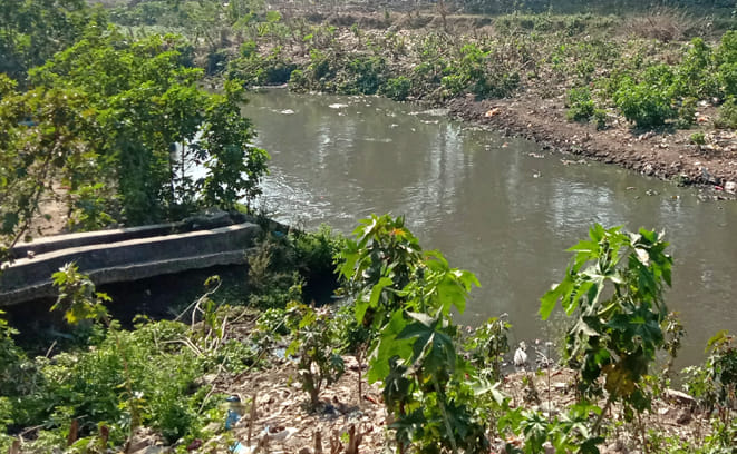 सहारनपुर में गिरता गन्दा पानी सहारनपुर में गिरता गन्दा पानी