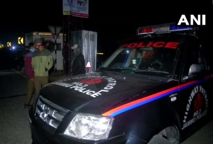 सुरक्षा बलों और आतंकियों के बीच बन टोल प्लाजा के पास मुठभेड़, जम्मू-श्रीनगर हाईवे बंद