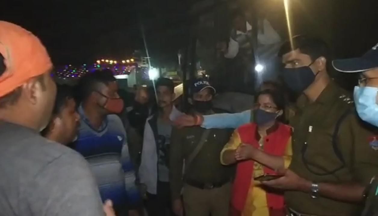 खटीमा में अतिक्रमण हटाने को लेकर एसडीएम निर्मला बिष्ट व सीओ मनोज कुमार ठाकुर से व्यापारियों की ह?
