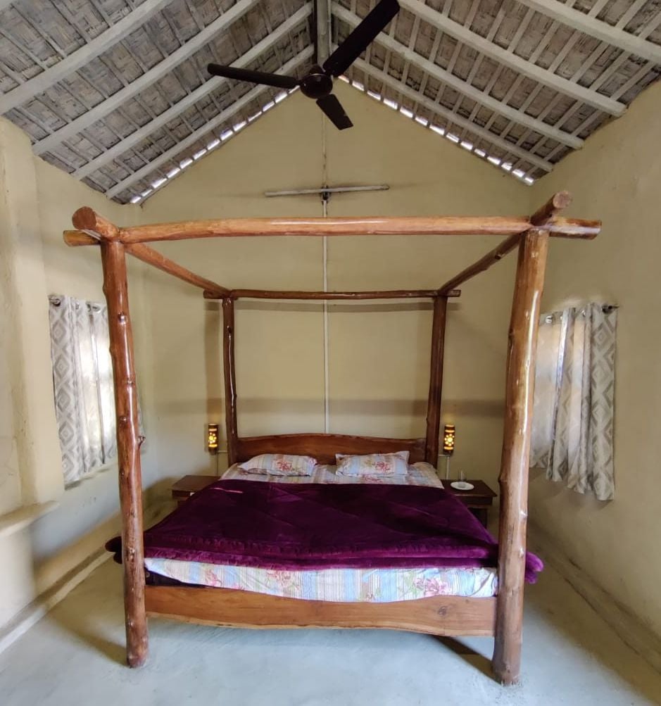 सैलानियों के रात्रि विश्राम के लिए बनी हट