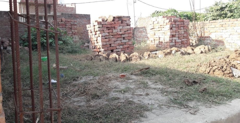 खतौली के सद्दीकनगर में किस्त नहीं आने पर अधूरा पड़ा शाहजहां का मकान। खतौली के सद्दीकनगर में किस्त नहीं आने पर अधूरा पड़ा शाहजहां का मकान।