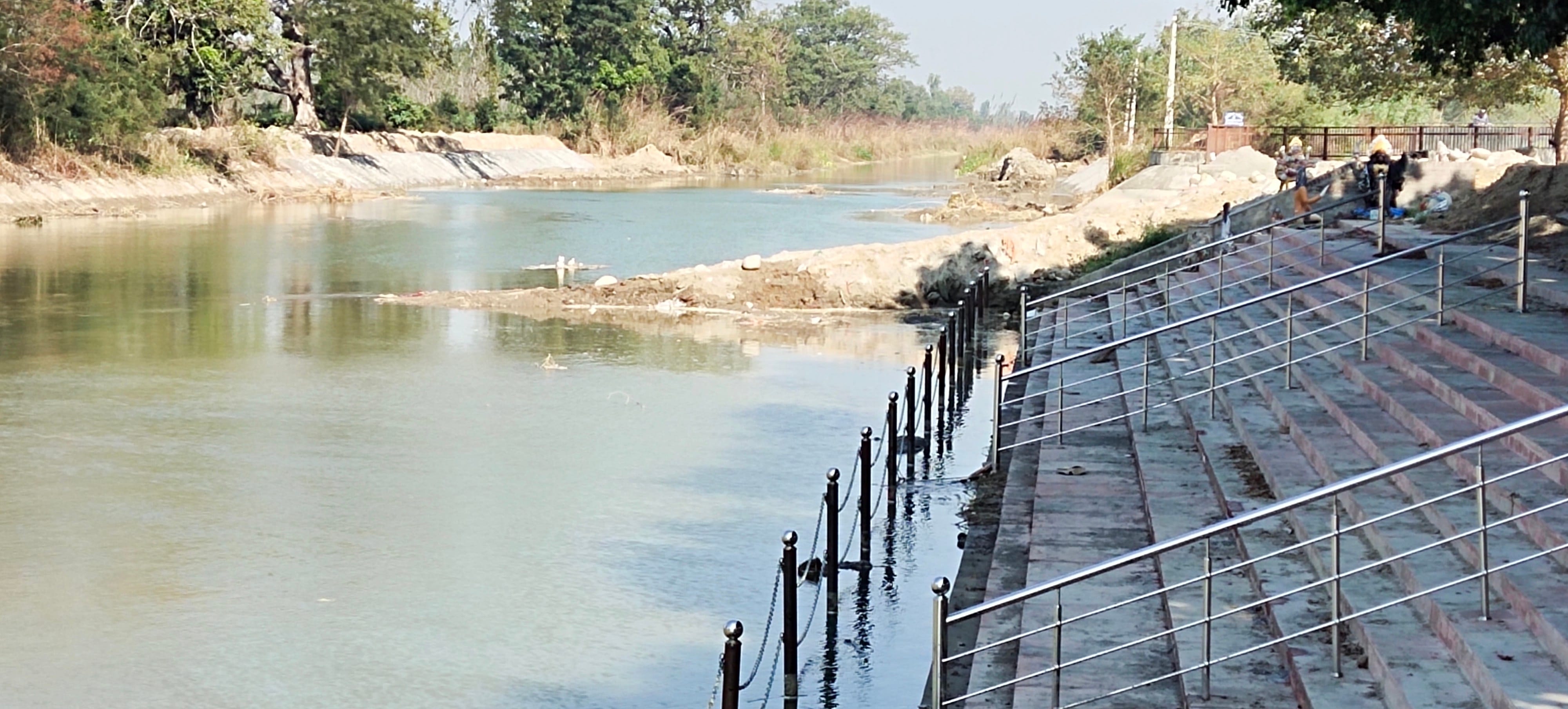 जलालाबाद के गंदेवड़ा गंगा यमुना संगम पर तैयार पैड़ी। जलालाबाद के गंदेवड़ा गंगा यमुना संगम पर तैयार पैड़ी।