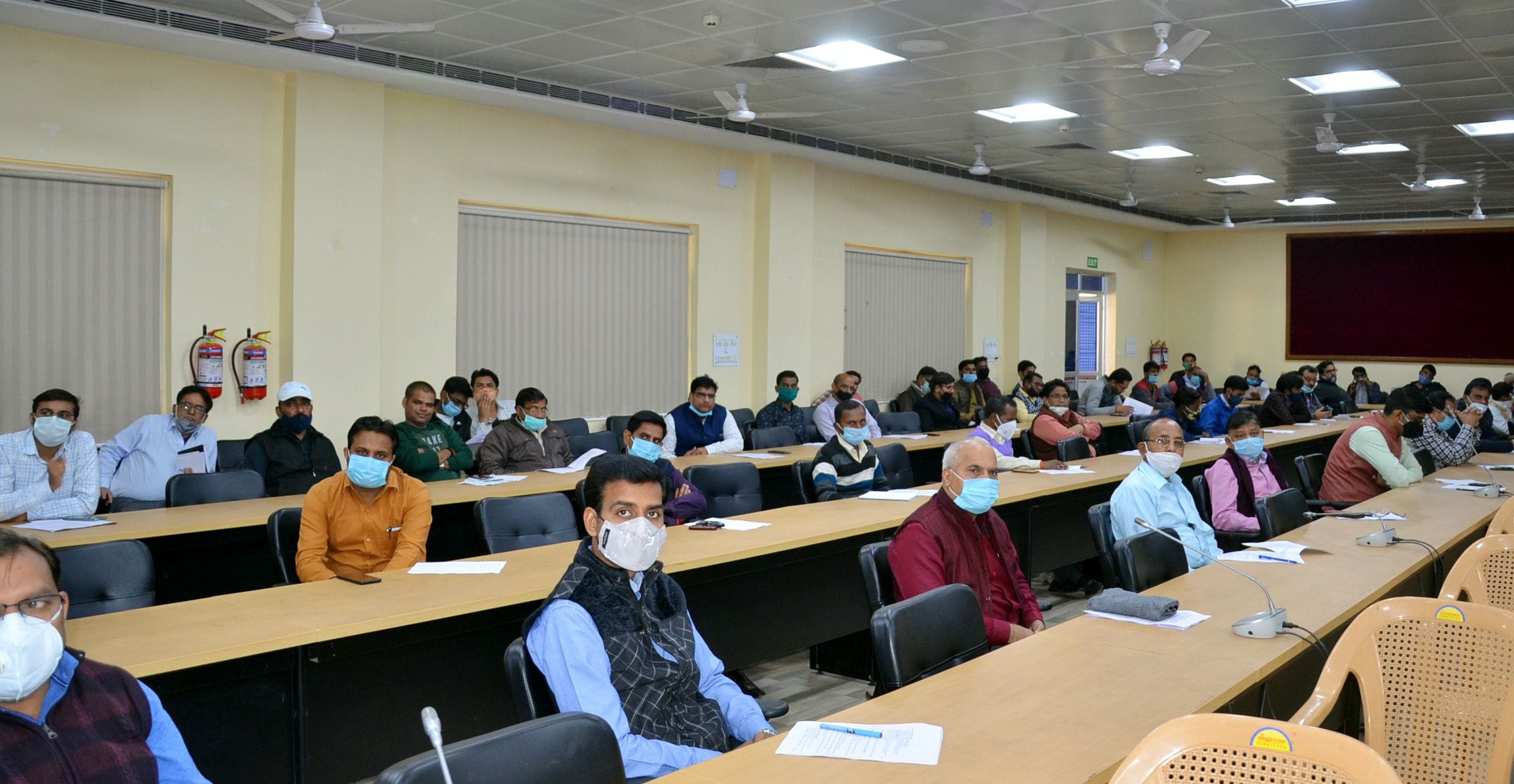 फोटो संख्या 16 व 17 इटावा आगरा खण्ड स्नातक/षिक्षक निर्वाचन के लिए पीठासीन एवं मतदान अधिकारियों को ? फोटो संख्या 16 व 17 इटावा आगरा खण्ड स्नातक/षिक्षक निर्वाचन के लिए पीठासीन एवं मतदान अधिकारियों को ?