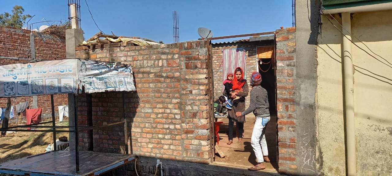 - नकुड़ कस्बे में अधूरा पड़ा दीपक का मकान। - नकुड़ कस्बे में अधूरा पड़ा दीपक का मकान।