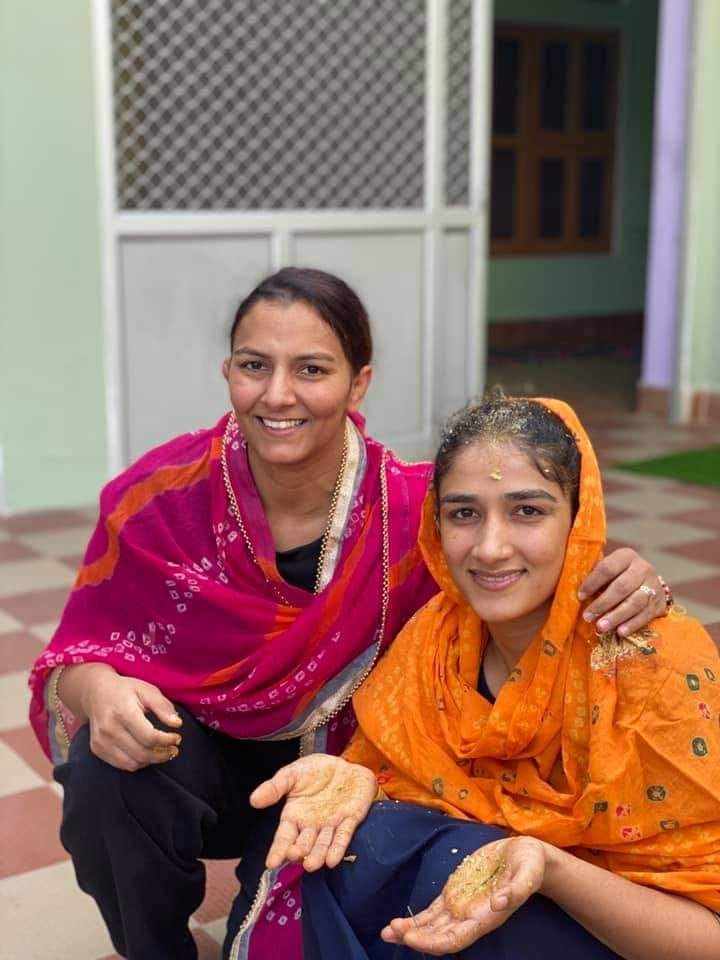 International wrestler Sangeeta Phogat sat down to reach for marriage with 20 Baratis, Bajrang Punia International wrestler Sangeeta Phogat sat down to reach for marriage with 20 Baratis, Bajrang Punia
