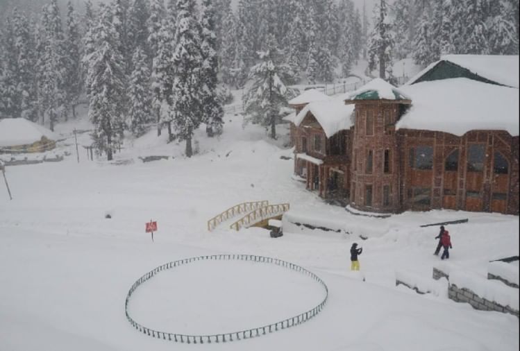 भारी बर्फबारी और बारिश की चेतावनी, ऑरेंज अलर्ट जारी, श्रीनगर-लेह हाईवे बंद