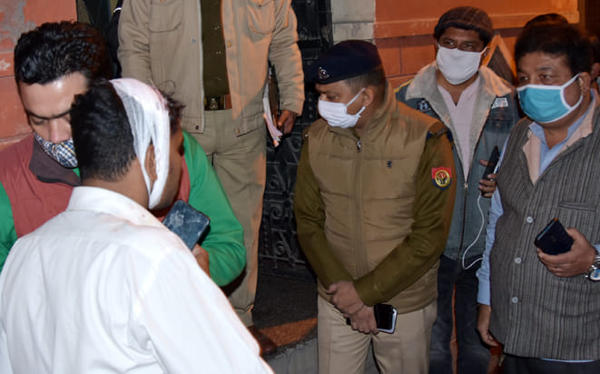 किशनपुरा में अंबालाल से लाखो की लूट के बाद घटना की जानकारी लेते एसपी सिटी