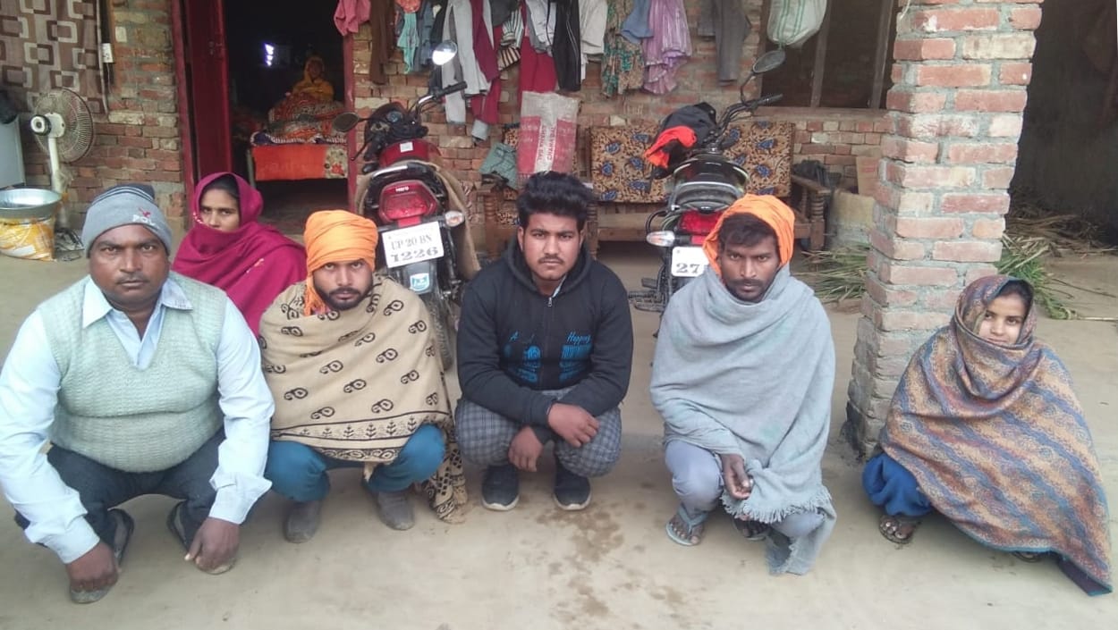 हल्दौर के गांव शरीफपुर मान में चोरों को घर पर नकदी व अन्य सामान न मिलने पर चोरो की पिटाई का शिकार प?