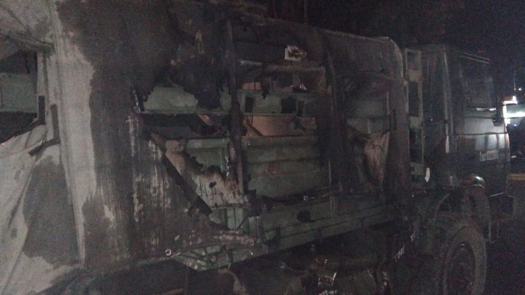 सैन्य वाहन को पहुंचा नुकसान
