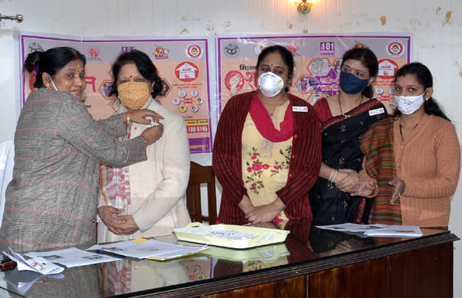मिशन शक्ति के तहत विकास भवन में आयोजित कार्यक्रम के दौरान सम्मानित महिला चिकित्सक।