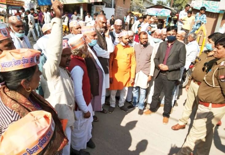 Kisano Ka Pradarshan किसानों का गोंदी चौराहे पर चक्का जाम, नारेबाजी