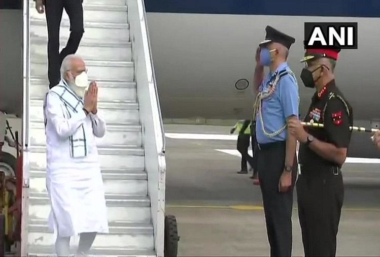 वैक्सीन का विकास: सीरम इंस्टीट्यूट पहुंचे पीएम मोदी, शोधकर्ताओं और वैज्ञानिकों से करेंगे बात