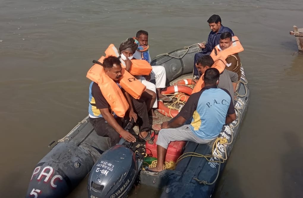 बिजनौर में कार्तिक पूर्णिमा पर गंगा स्नान से पूर्व संध्या पर विदुर कुटी के सामने गंगा घाट पर गंगा बिजनौर में कार्तिक पूर्णिमा पर गंगा स्नान से पूर्व संध्या पर विदुर कुटी के सामने गंगा घाट पर गंगा