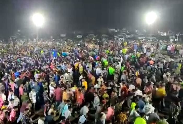 सोशल मीडिया पर वायरल हो रहा सगाई का वीडियो पूर्व भाजपा विधायक की पोती की सगाई में ही 5 हजार से ज्यादा की भीड़