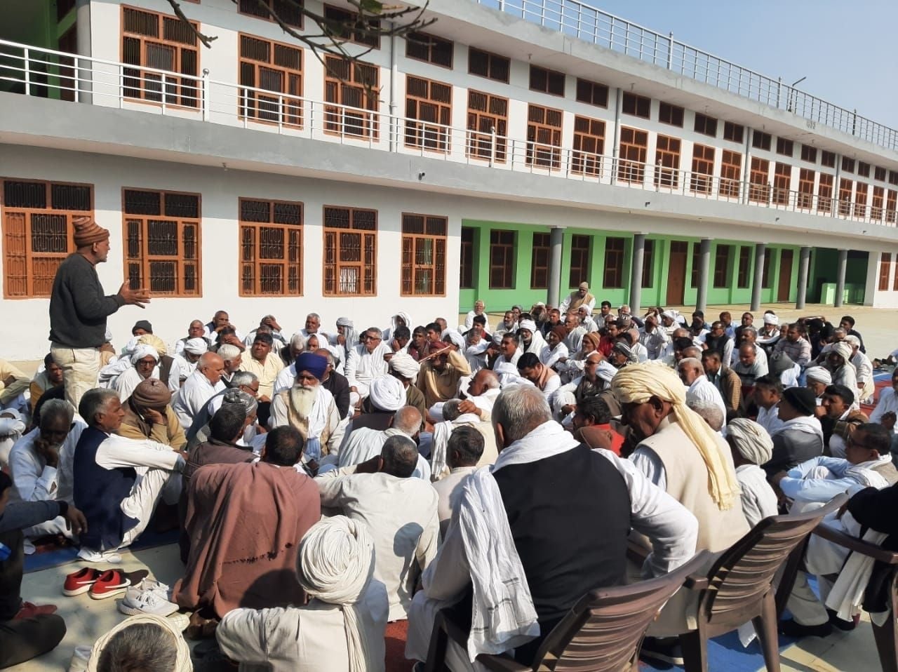 दनौदा कलां गांव में आयोजित बिनैन खाप की बैठक में पहुंचे लोग। अमर उजाला दनौदा कलां गांव में आयोजित बिनैन खाप की बैठक में पहुंचे लोग। अमर उजाला
