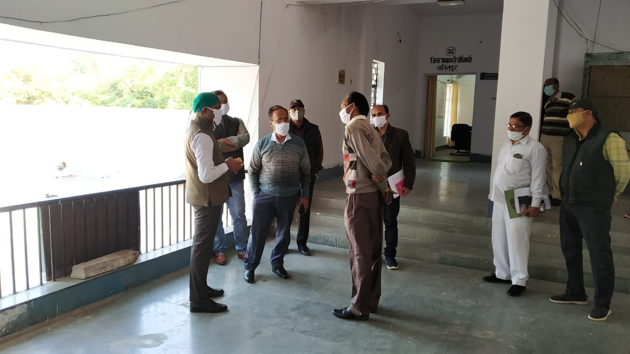 कलैक्ट्रेट कार्यालय के विभिन्न विभागों का औचक निरीक्षण करते जिलाधिकारी ए दिनेश कुमार कलैक्ट्रेट कार्यालय के विभिन्न विभागों का औचक निरीक्षण करते जिलाधिकारी ए दिनेश कुमार