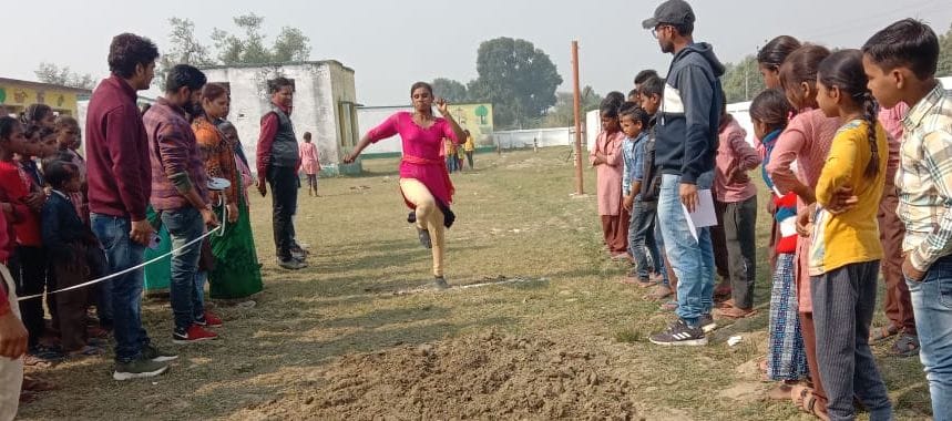 फोटो संख्या 04 व 5 ऊसराहार संकुल स्तरीय प्रतियोगिता की लंबी कूंद मे बबली और चार सौ मीटर दौड मे रोशन फोटो संख्या 04 व 5 ऊसराहार संकुल स्तरीय प्रतियोगिता की लंबी कूंद मे बबली और चार सौ मीटर दौड मे रोशन