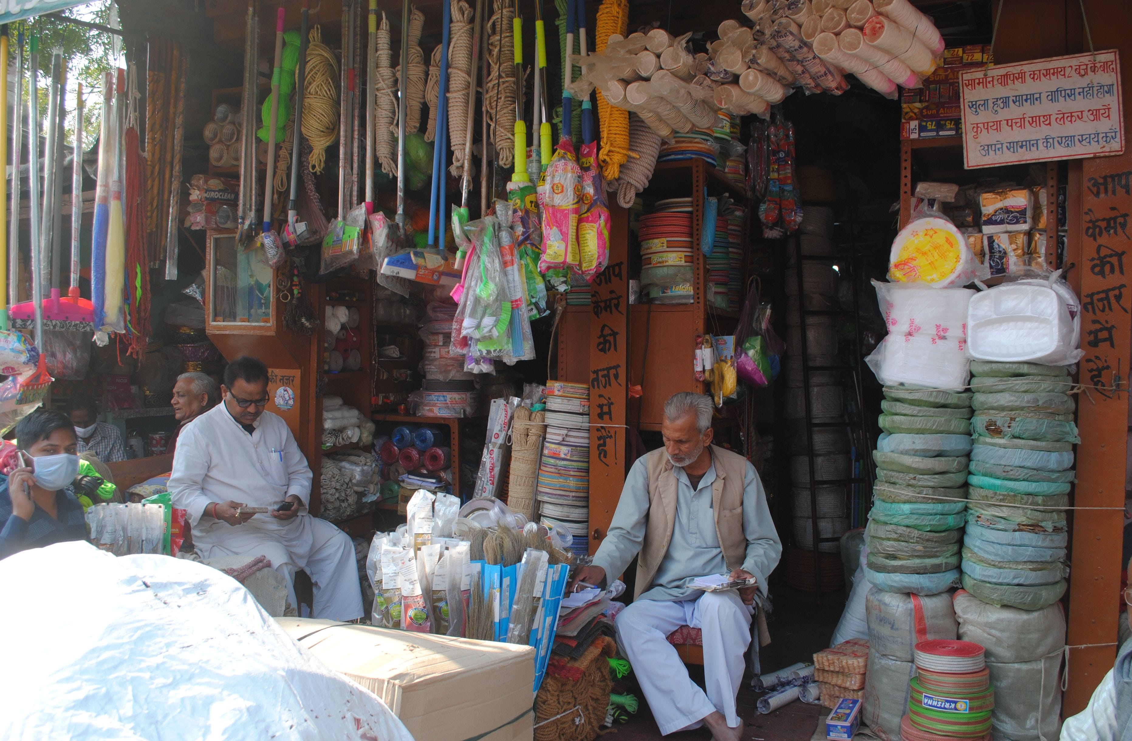 फोटो संख्या 15 दोना और पत्तल की दुकान