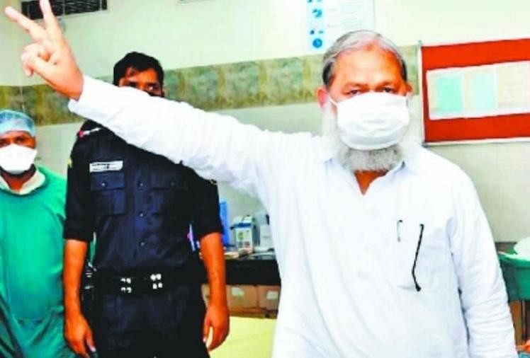 Anil Vij created the sign of Victory after vaccination.