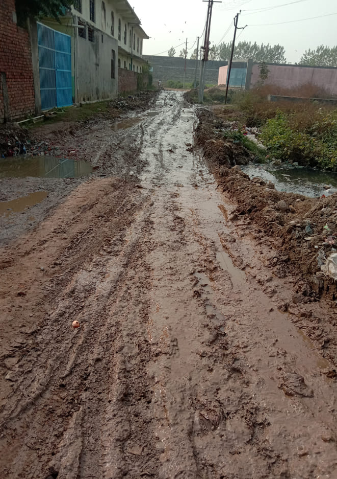 वार्ड छह में नई बस्ती को जाने वाला मार्ग। वार्ड छह में नई बस्ती को जाने वाला मार्ग।