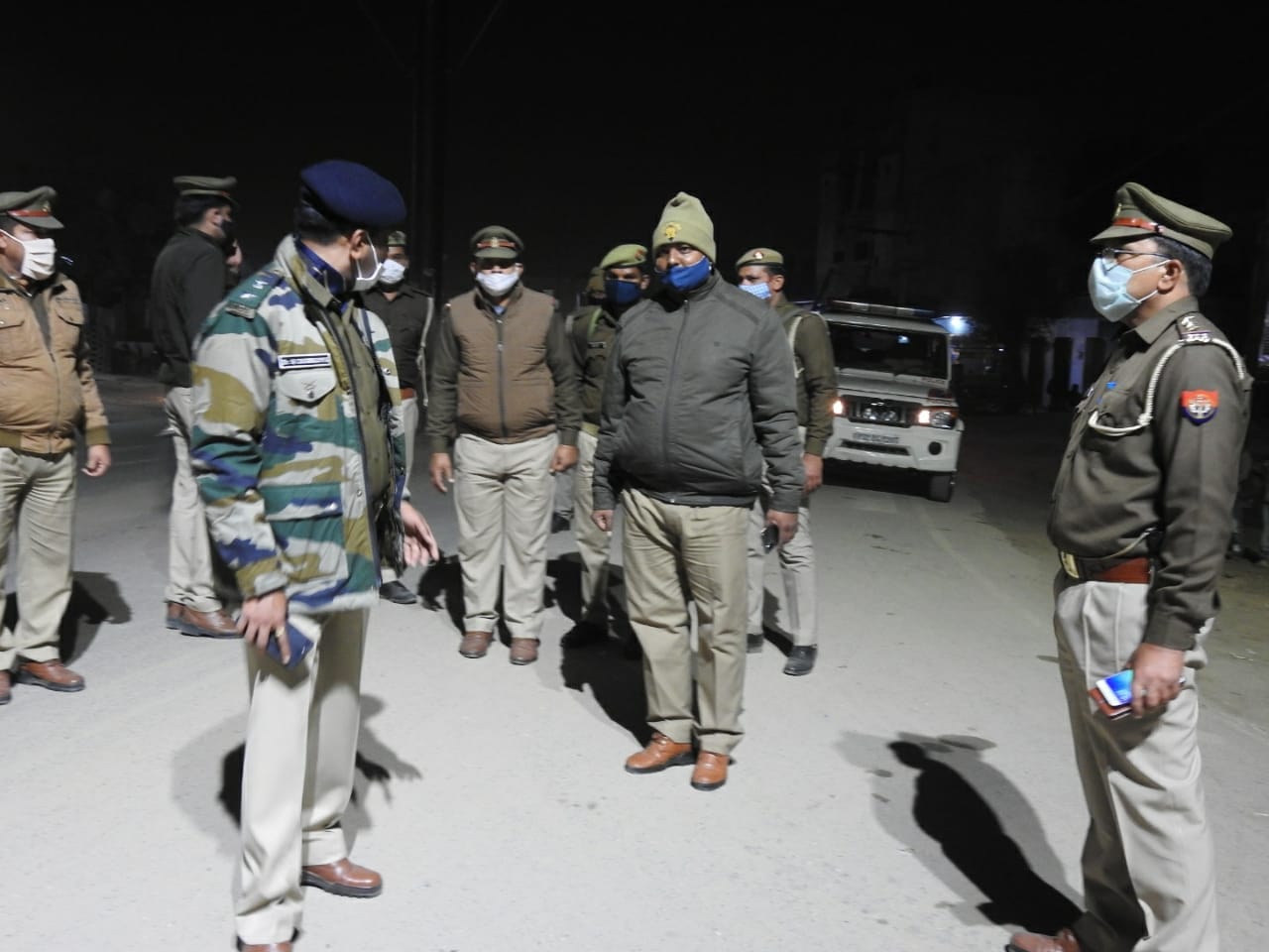 - कुतुबशेर थाना क्षेत्र में पैदल भ्रमण पर निकले एसएसपी। - कुतुबशेर थाना क्षेत्र में पैदल भ्रमण पर निकले एसएसपी।