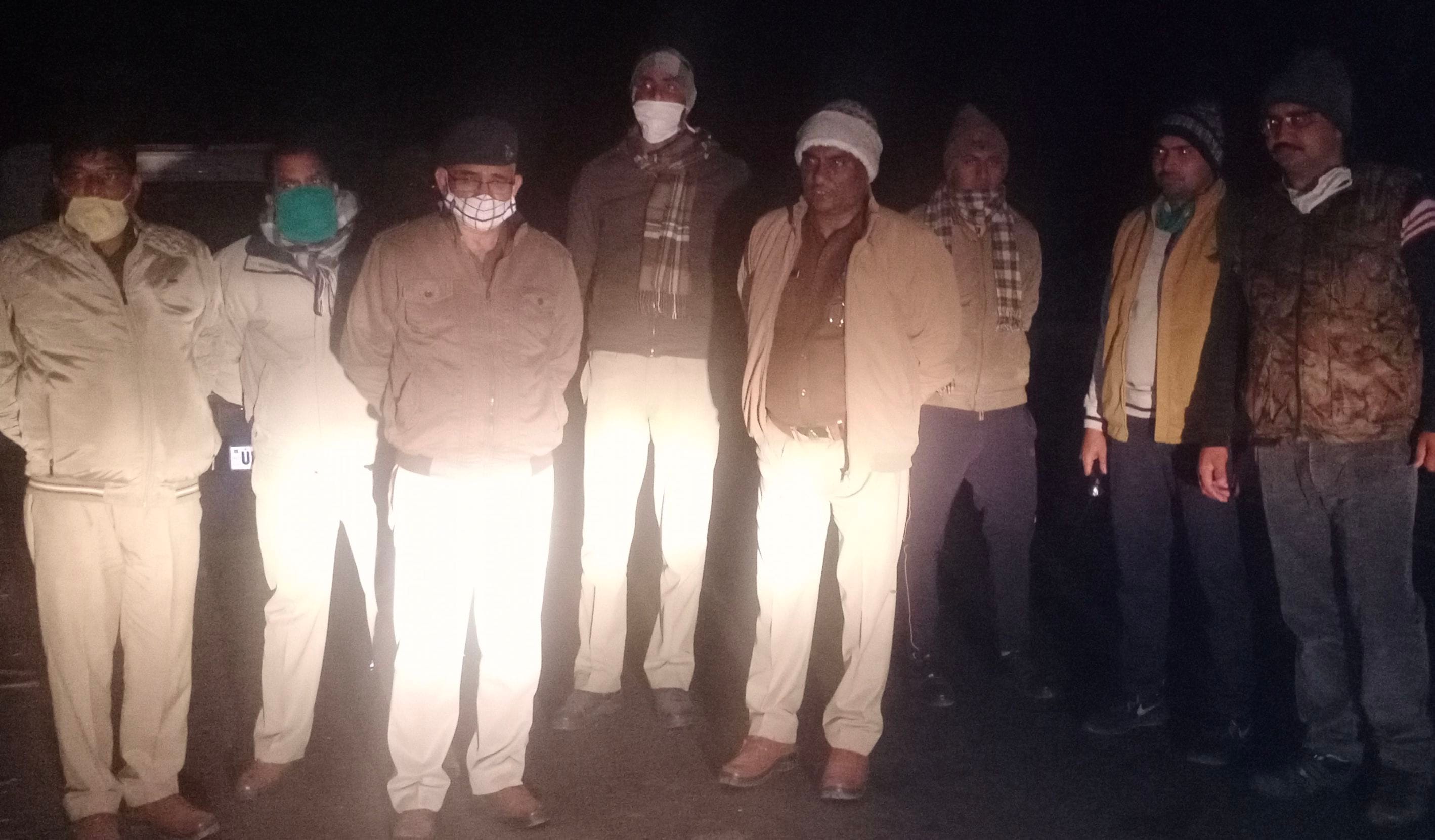 भोपा में मुठभेड़ के बाद घटनास्थल पर सीओ वह थानाध्यक्ष सहित मौजूद पुलिस टीम। भोपा में मुठभेड़ के बाद घटनास्थल पर सीओ वह थानाध्यक्ष सहित मौजूद पुलिस टीम।