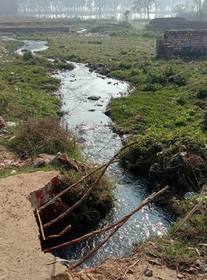 निकासी की व्यवस्था नहीं होने से खेतों में हुआ जलभराव।