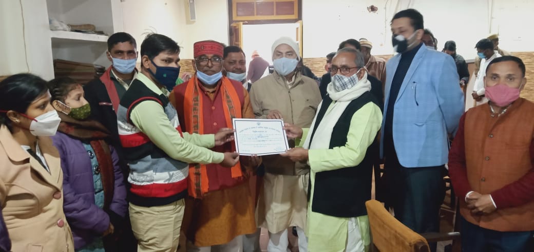 नवनियुक्त 45 नलकूप चालकों को जिलाधिकारी एवं विधायकों ने नियुक्तिपत्र प्रदान किया। नवनियुक्त 45 नलकूप चालकों को जिलाधिकारी एवं विधायकों ने नियुक्तिपत्र प्रदान किया।