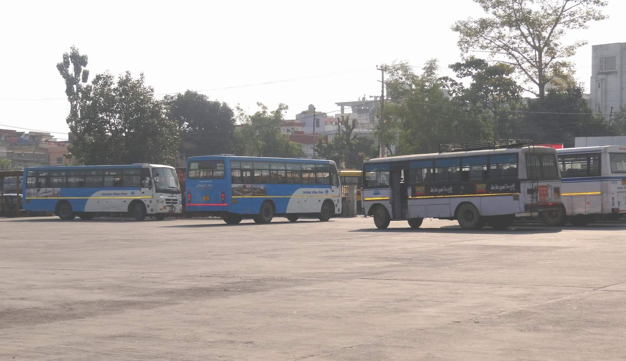 भारत बंद के बाद आईएसबीटी परिसर में इस तरह पसरा रहा सन्नाटा । भारत बंद के बाद आईएसबीटी परिसर में इस तरह पसरा रहा सन्नाटा ।