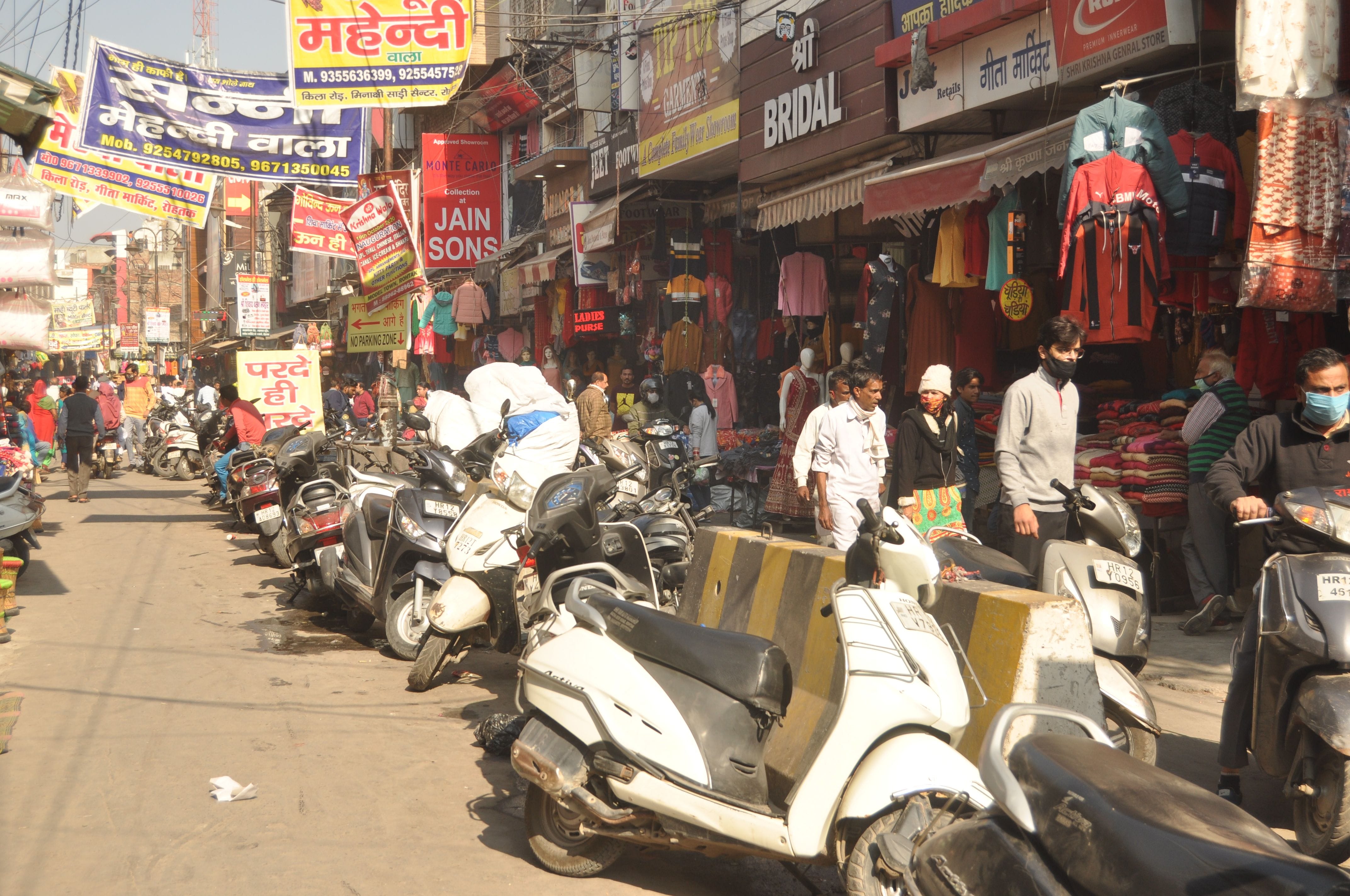 किला रोड बाजार भारत बंद के दौरान खुला रहा। संवाद