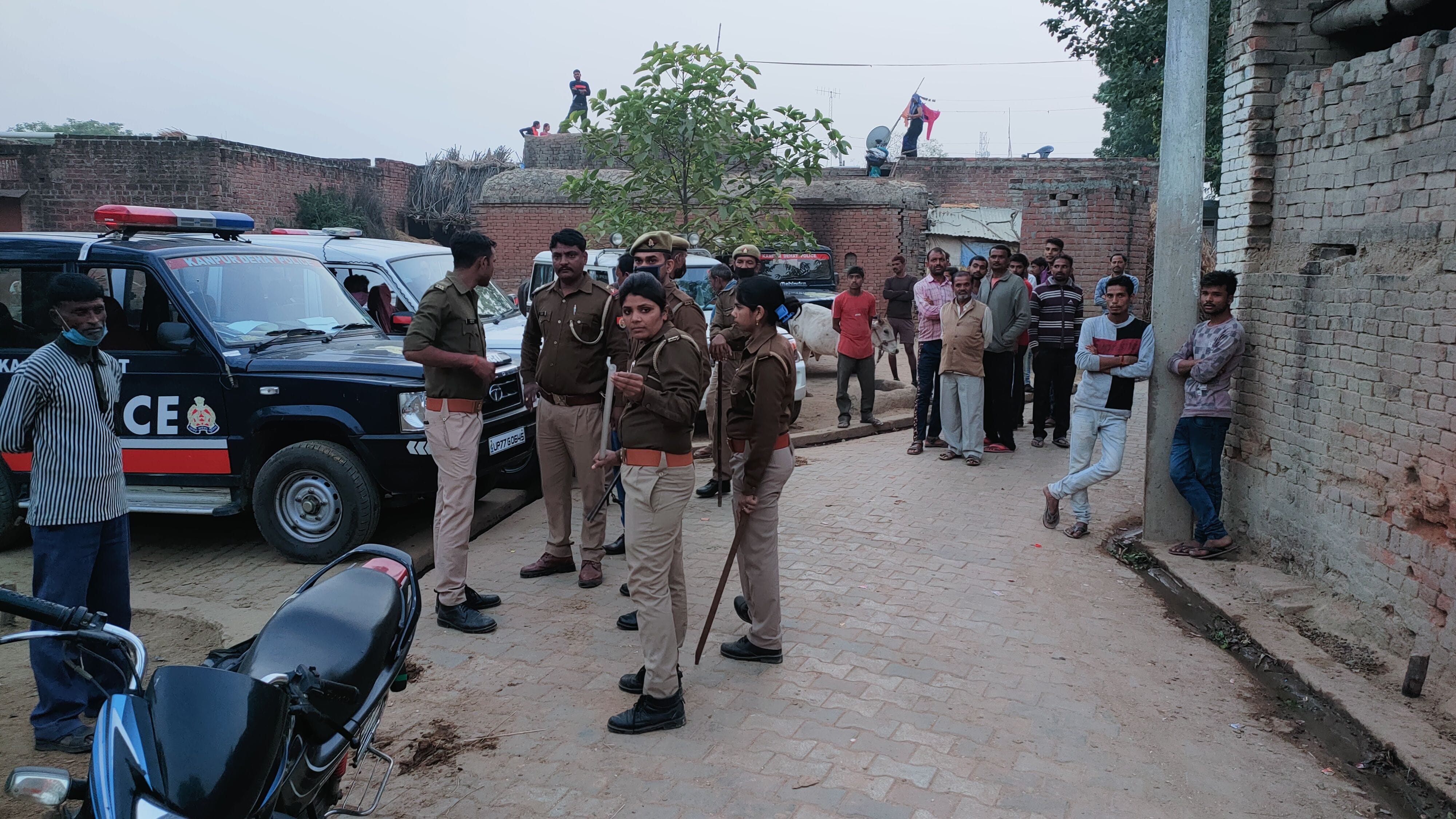 कानपुर देहात जिले के राजपुर के बैना गांव में बीएसएफ जवान व पुलिस सिपाही की फायरिंग की घटना के बाद ? कानपुर देहात जिले के राजपुर के बैना गांव में बीएसएफ जवान व पुलिस सिपाही की फायरिंग की घटना के बाद ?